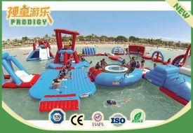 Parque inflable de deportes acuáticos con trampolín